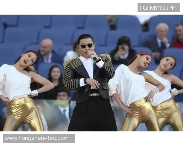 足球明星们纷纷模仿鸟叔舞步引发热潮展现个人魅力与幽默感